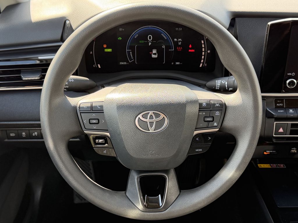 2025 Toyota Camry LE - Photo 15