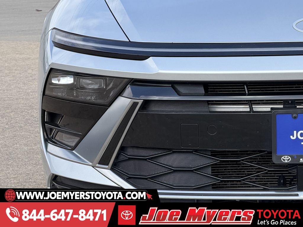 Used 2025 Aero Silver Hyundai SEL image 5