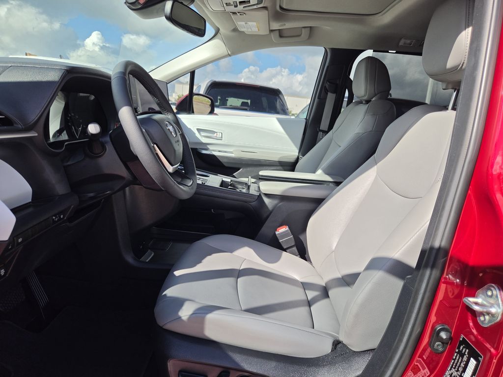 Used 2025 Pearl Toyota XLE image 27