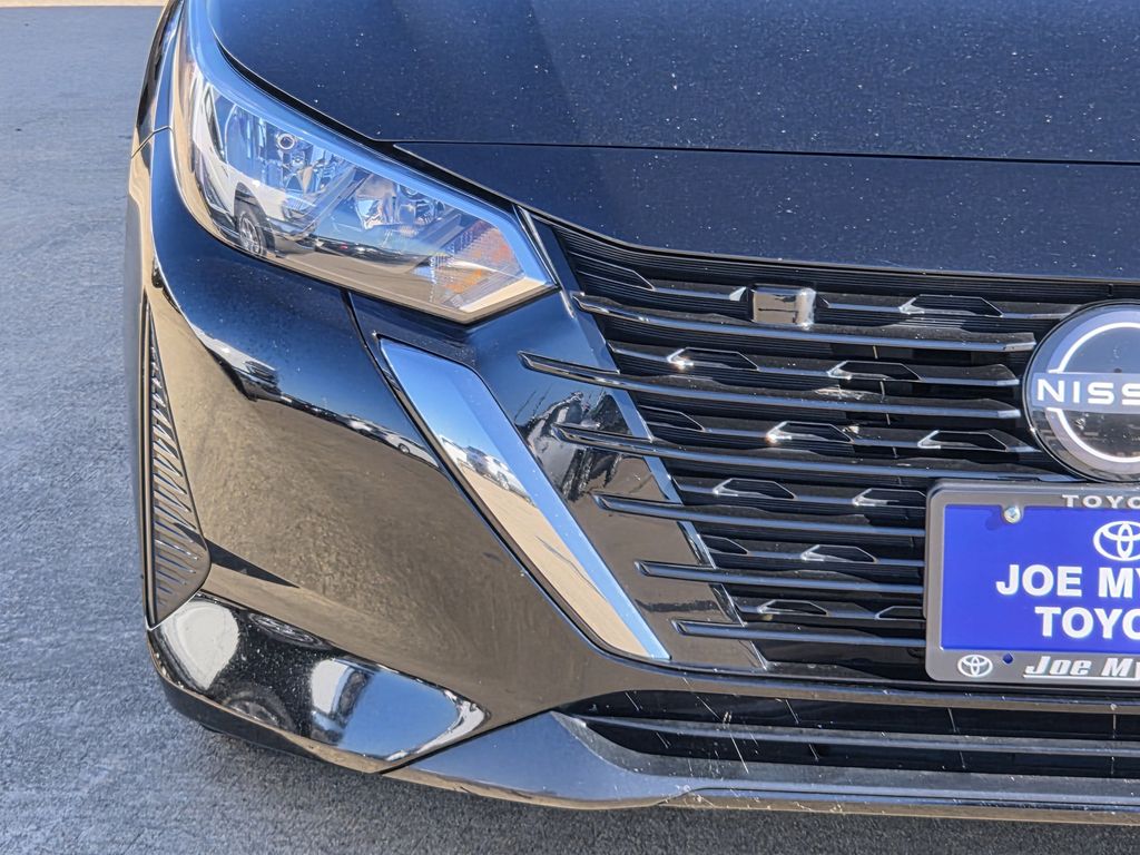 Used 2025 Super Black Nissan SV image 5