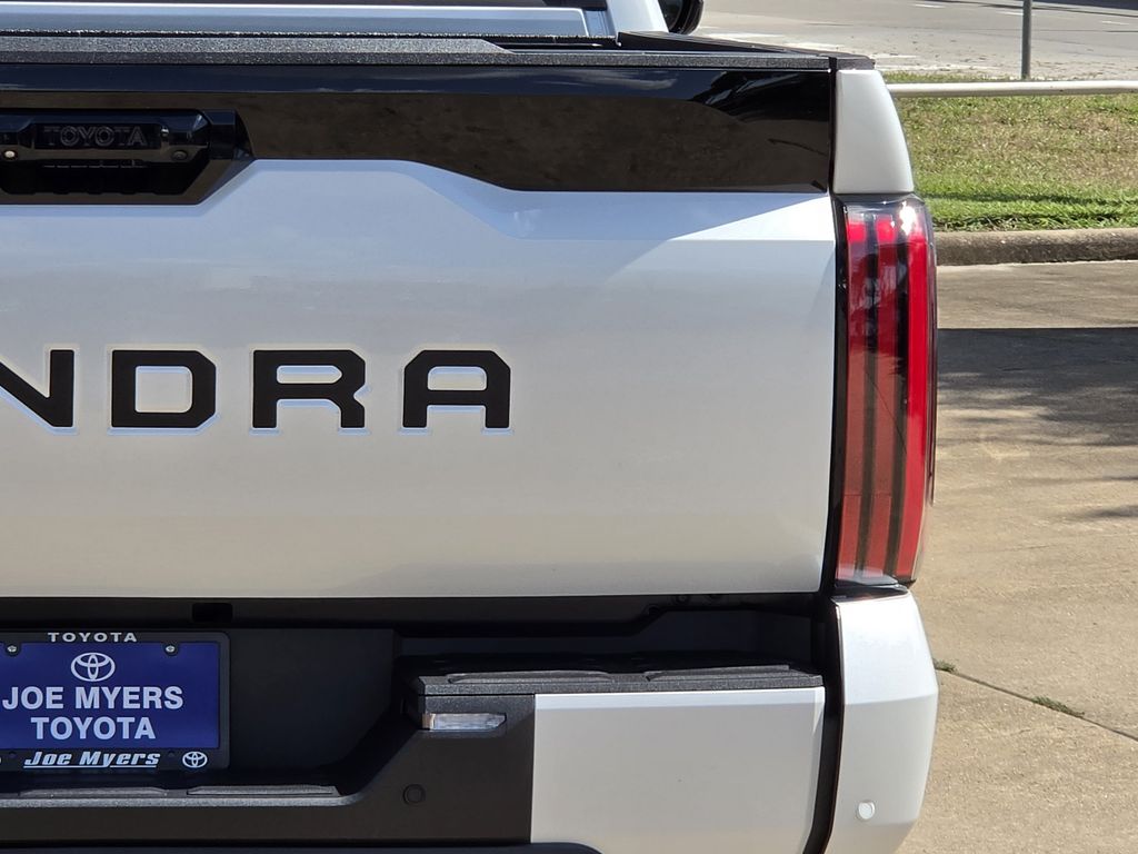 New 2026 Wind Chill Pearl Toyota Platinum image 9