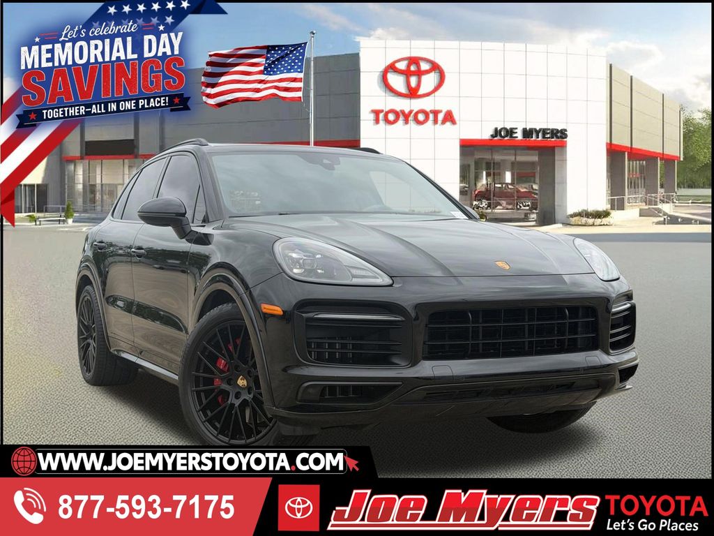 2023 Porsche Cayenne GTS's photo