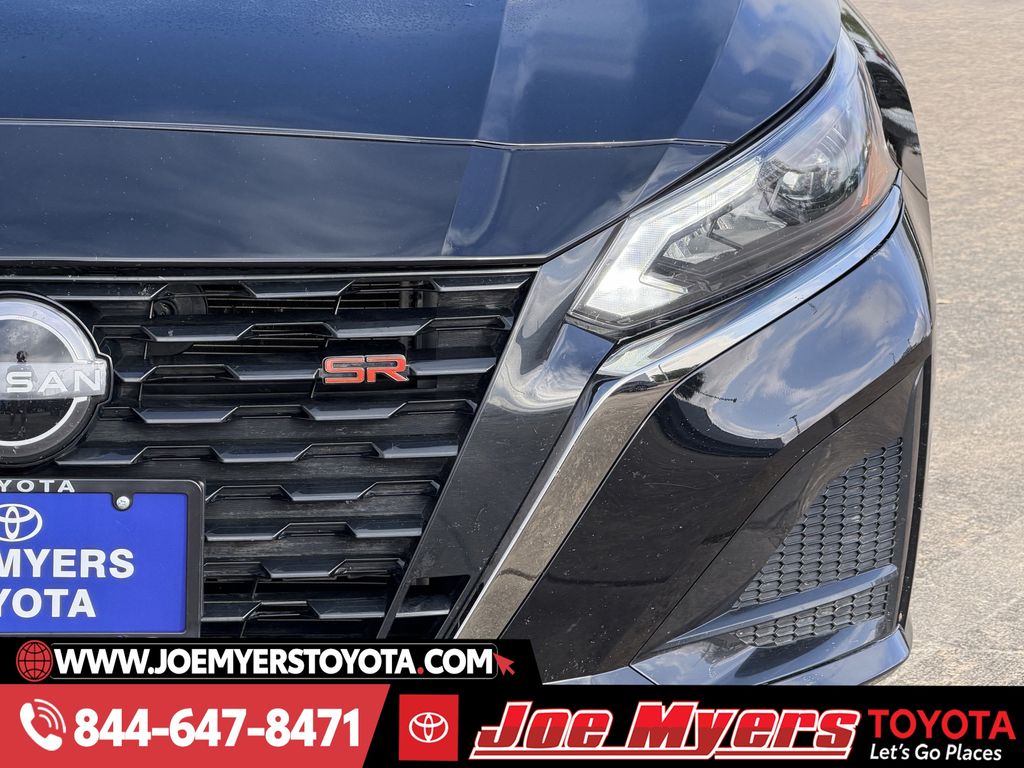 Used 2025 Super Black Clearcoat Nissan 2.5 SR image 4