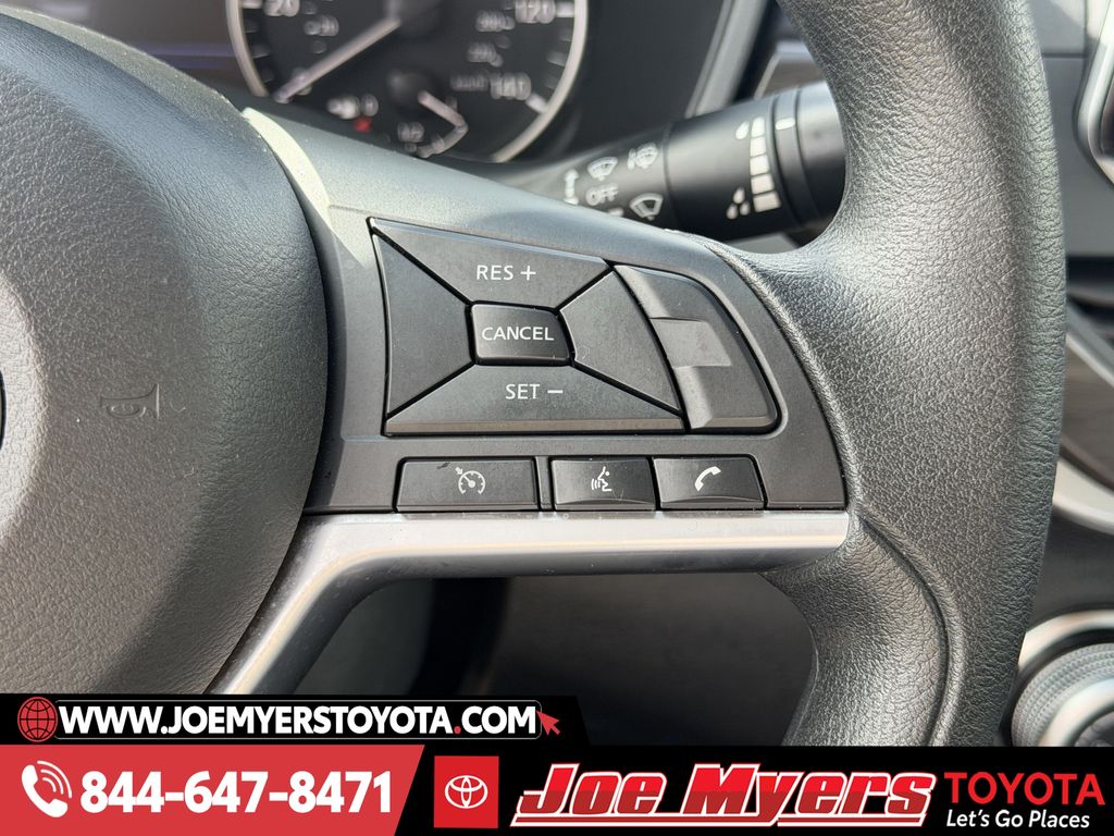 Used 2025 Glacier White Nissan 2.5 SV image 22