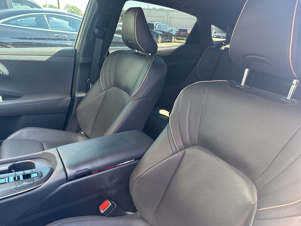2023 Toyota Crown Limited photo 2