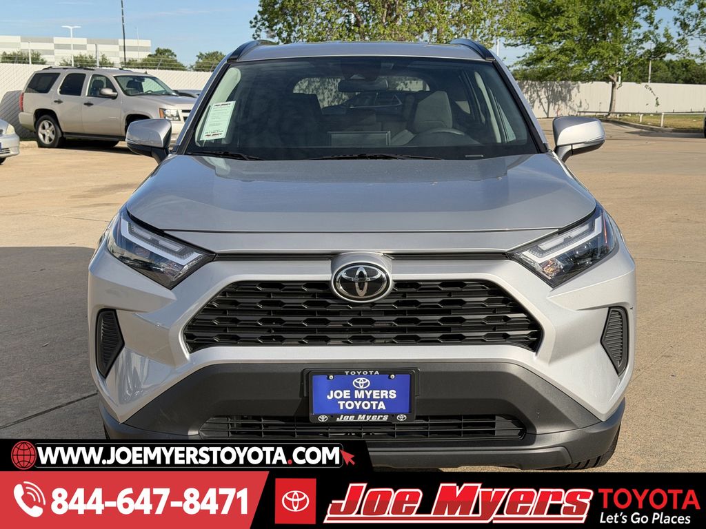 Used 2025 Silver Sky Metallic Toyota XLE image 3
