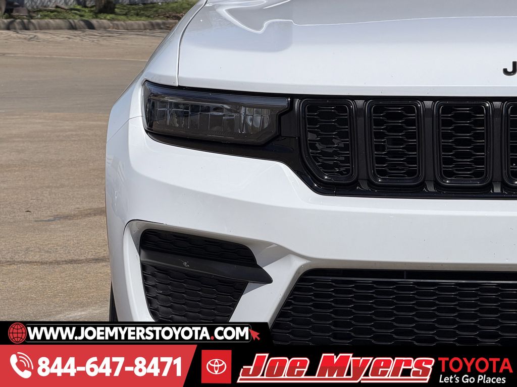 Used 2025 Bright White Clearcoat Jeep Altitude image 5