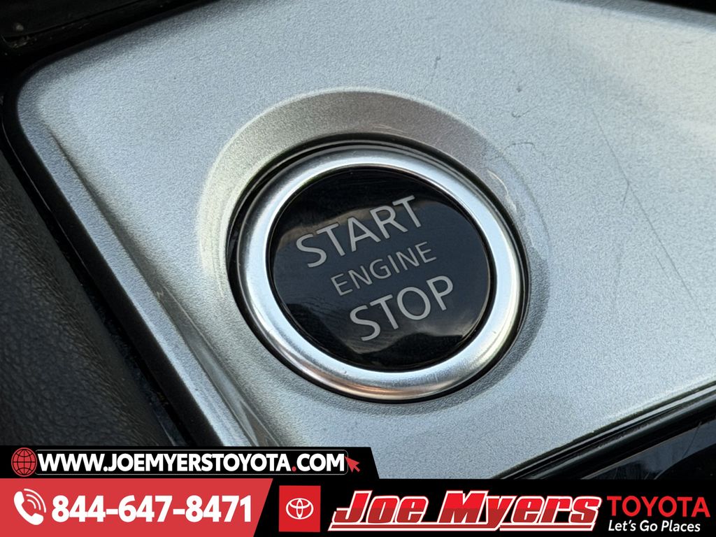 Used 2025 Super Black Clearcoat Nissan 2.5 SR image 22