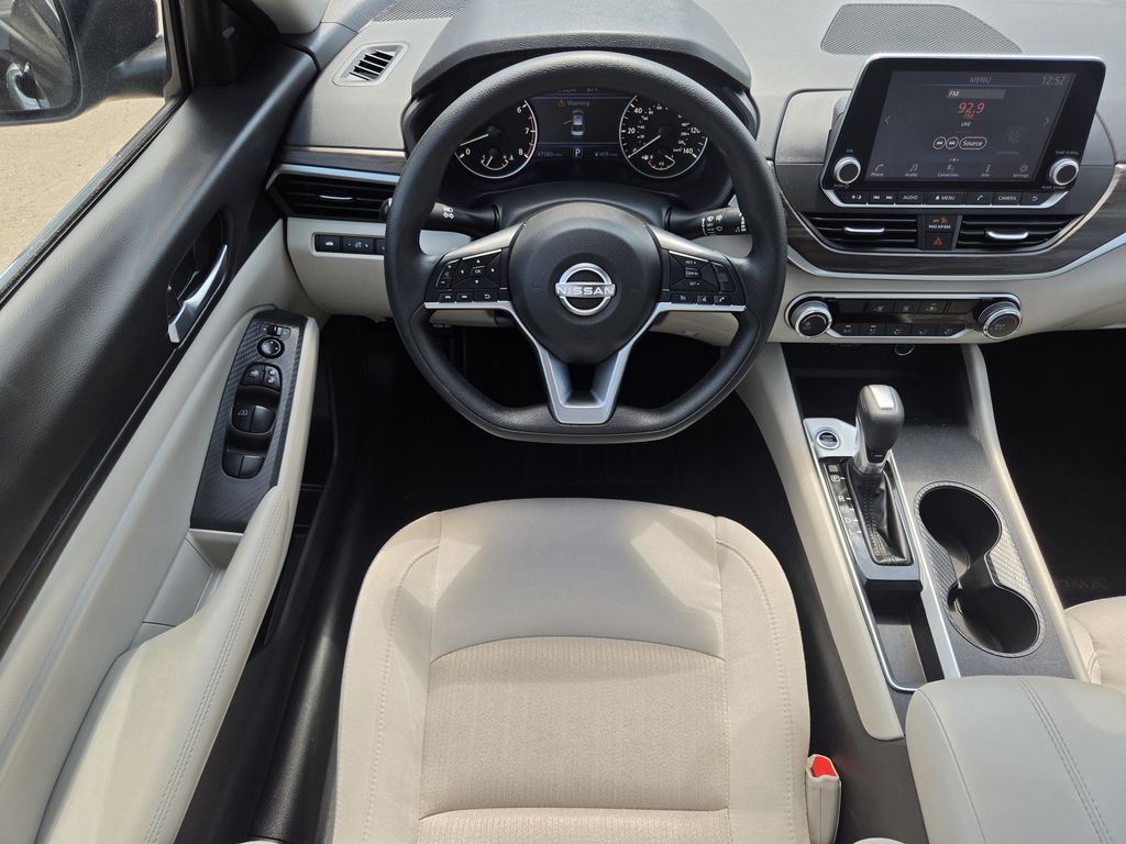 Used 2025 Super Black Clearcoat Nissan 2.5 SV image 13