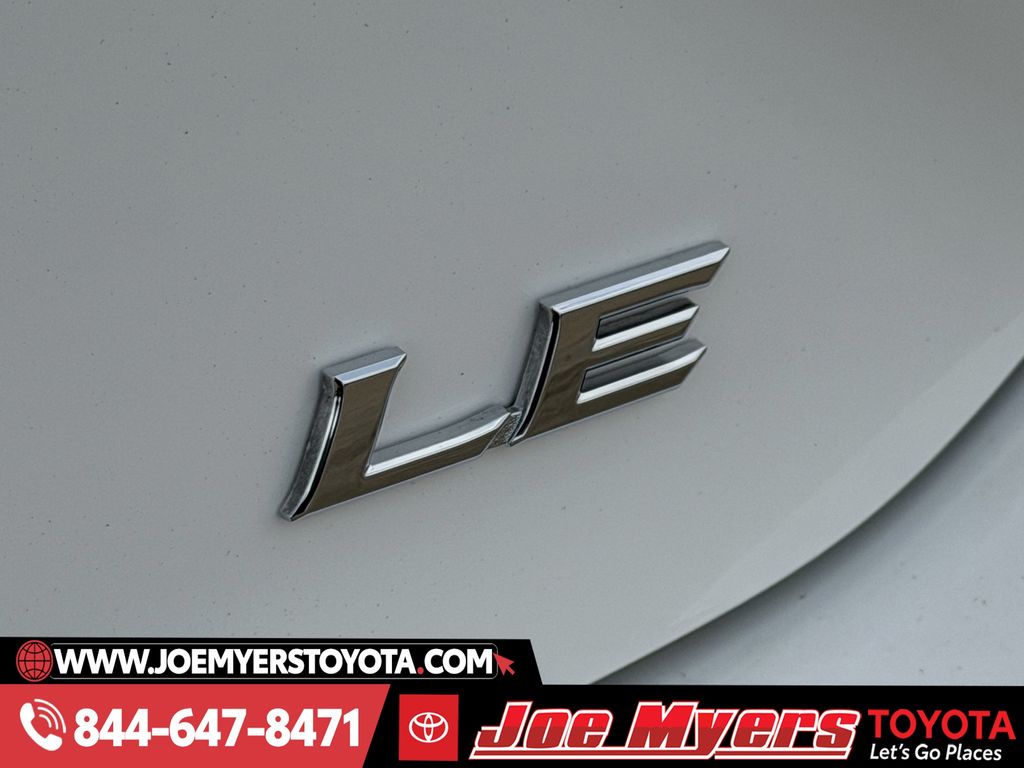 Used 2025 Ice Cap Toyota LE image 11