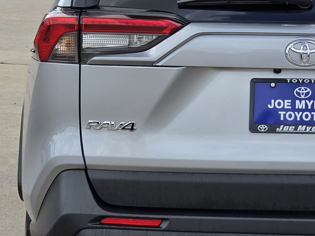 Used 2025 Silver Sky Metallic Toyota XLE image 10