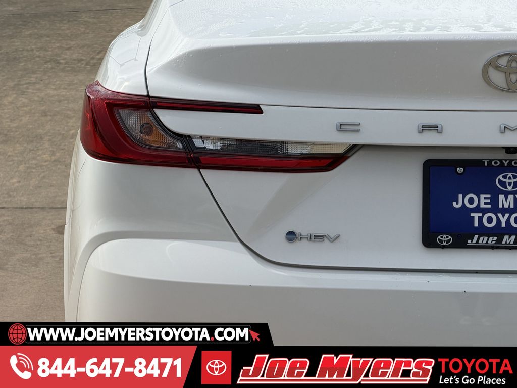 Used 2025 Ice Cap Toyota LE image 10