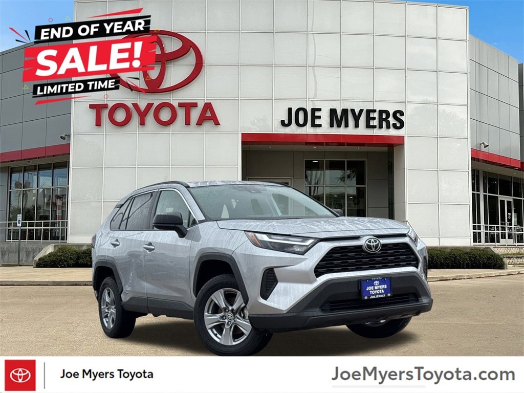 2025 Toyota RAV4 LE's photo