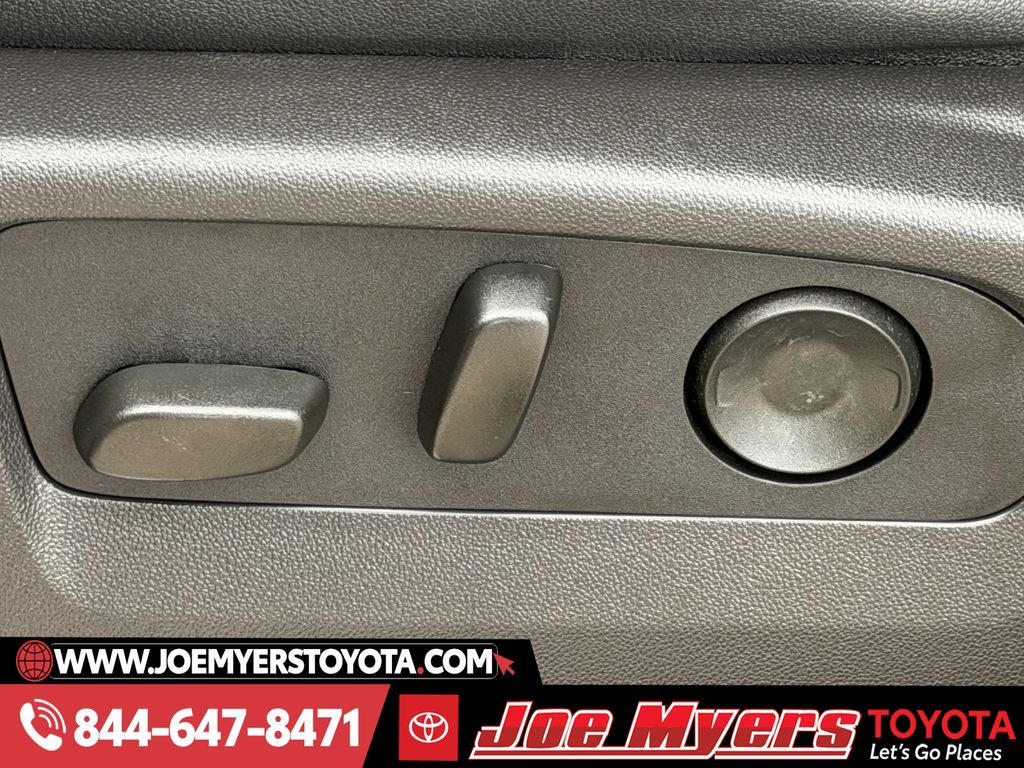 Used 2024 Summit White GMC SLT image 29