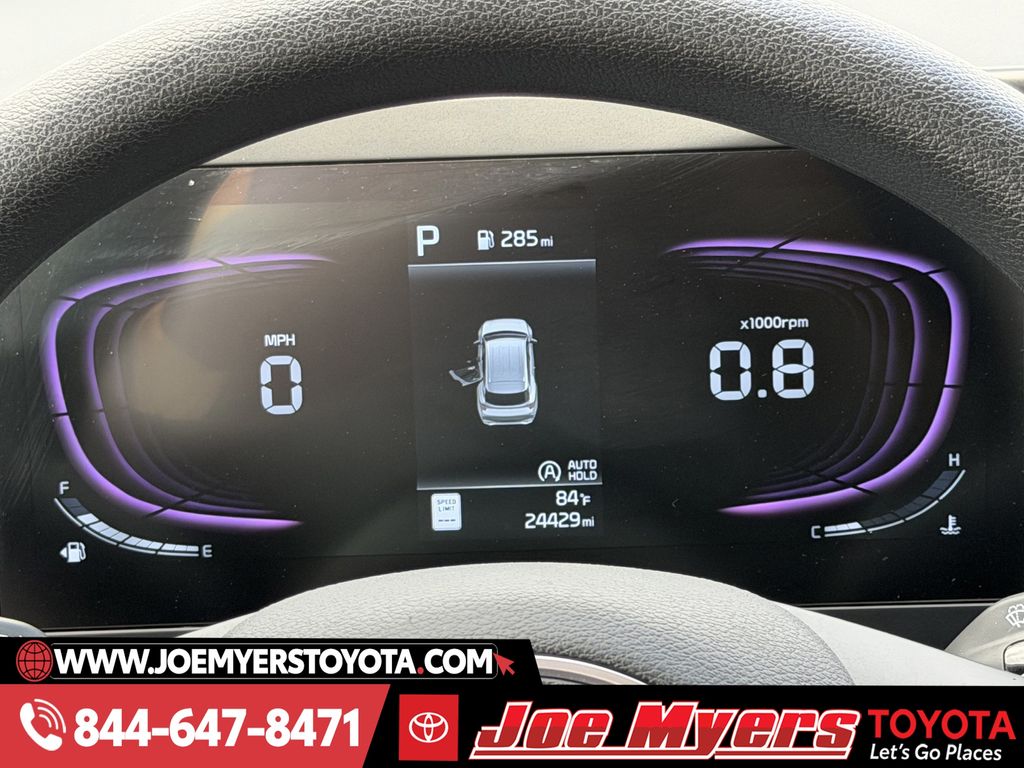 Used 2025 Snow White Pearl Kia LX image 15