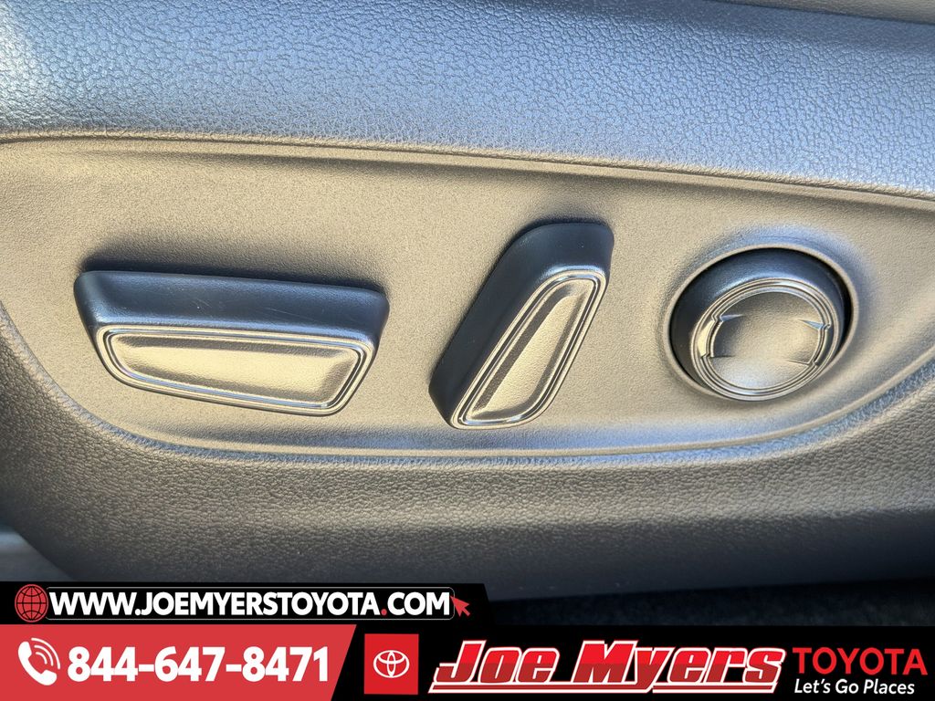 Used 2022 Ruby Flare Pearl Toyota XLE image 28
