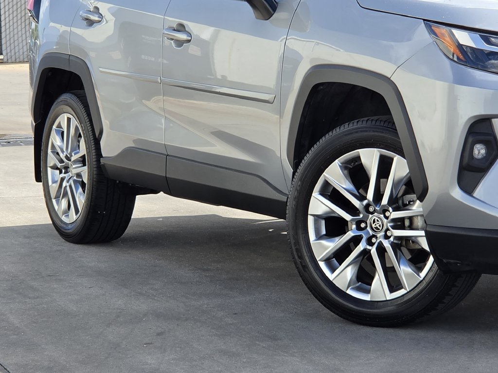Used 2024 Silver Sky Metallic Toyota XLE Premium image 12