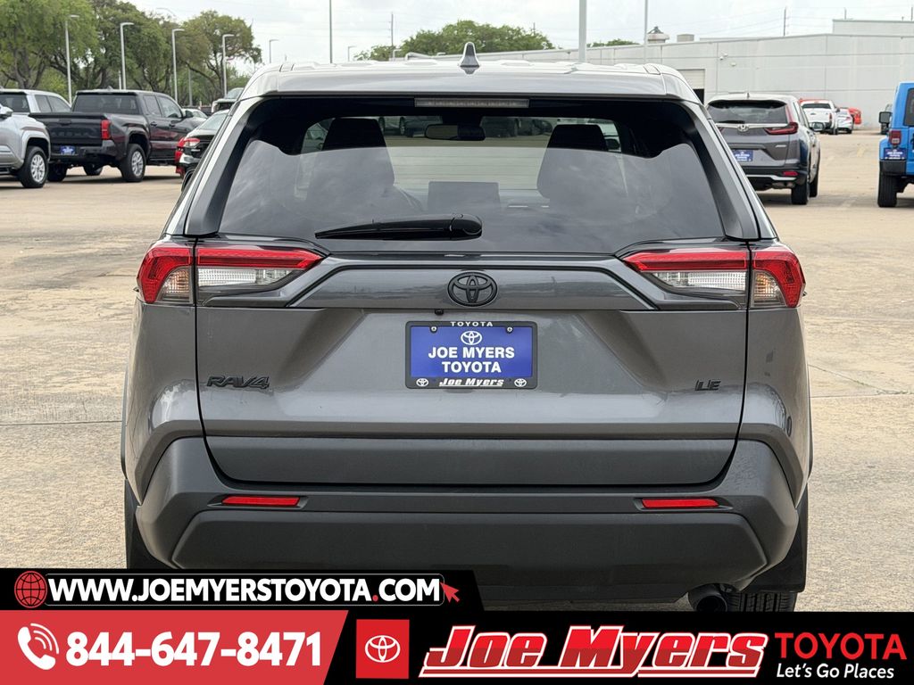 Used 2022 Magnetic Gray Metallic Toyota LE image 8