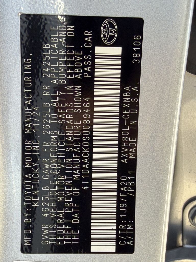 2025 Toyota Camry LE - Photo 31
