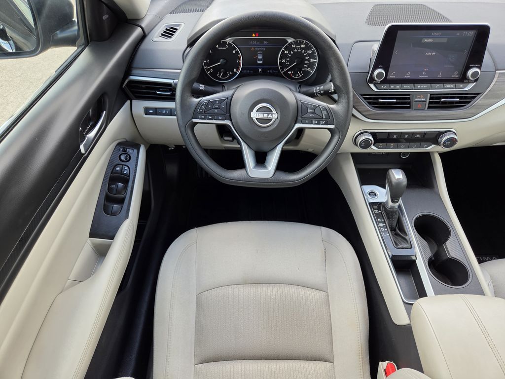 Used 2025 Super Black Clearcoat Nissan 2.5 SV image 13
