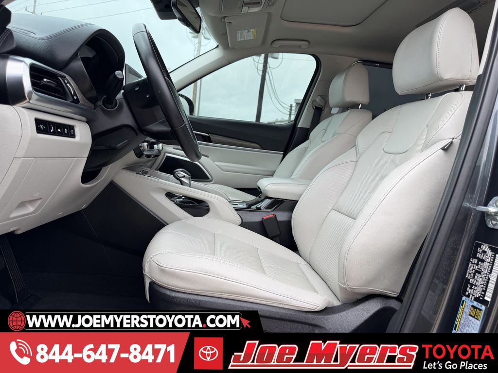 Used 2022 Gravity Gray Kia EX image 26