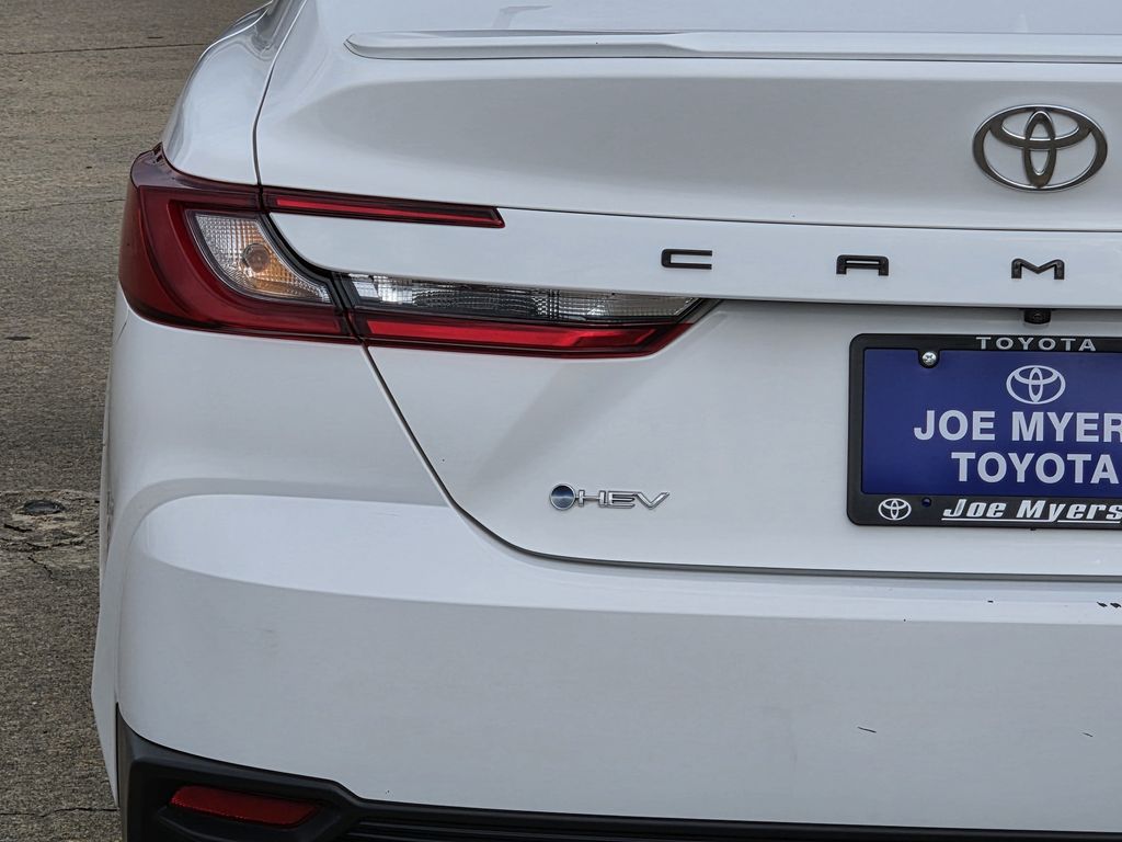 Used 2025 Ice Toyota SE image 10
