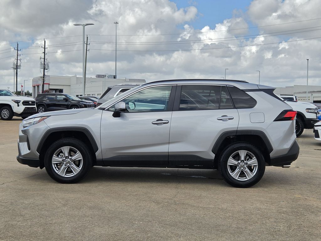 Used 2025 Silver Sky Metallic Toyota XLE image 6