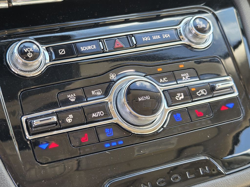 Used 2022 Radiance Metallic Lincoln Grand Touring image 19