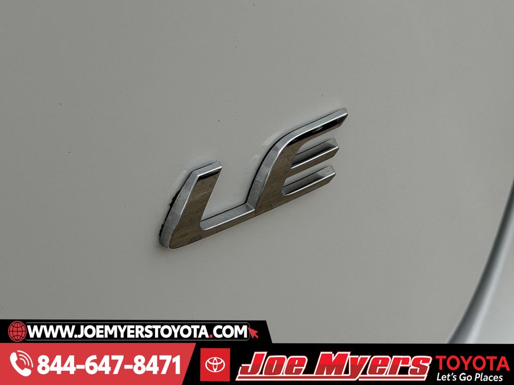 Used 2025 Ice Cap Toyota LE image 11