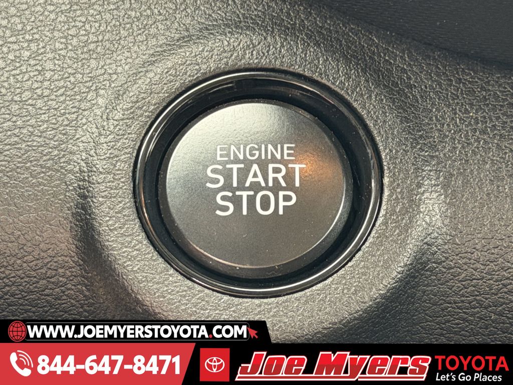 Used 2025 Ultimate Red Hyundai SEL image 22