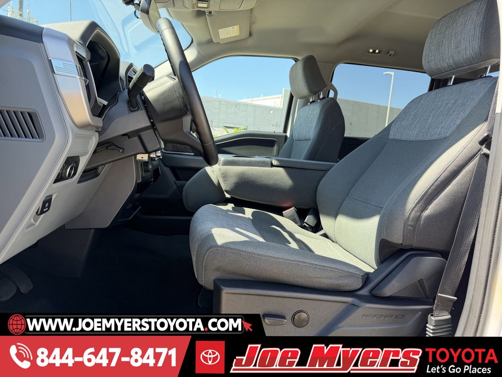 Used 2023 Oxford White Ford XLT image 27