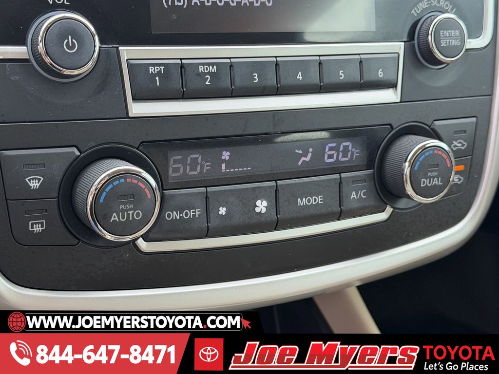 Used 2016 Cayenne Red Nissan 2.5 SL image 20