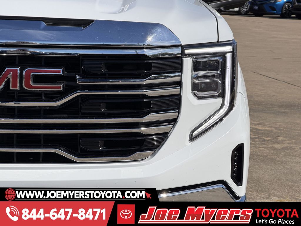 Used 2025 Summit White GMC SLT image 4