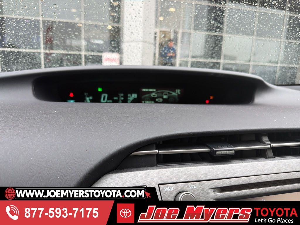 2014 Toyota Prius's photo