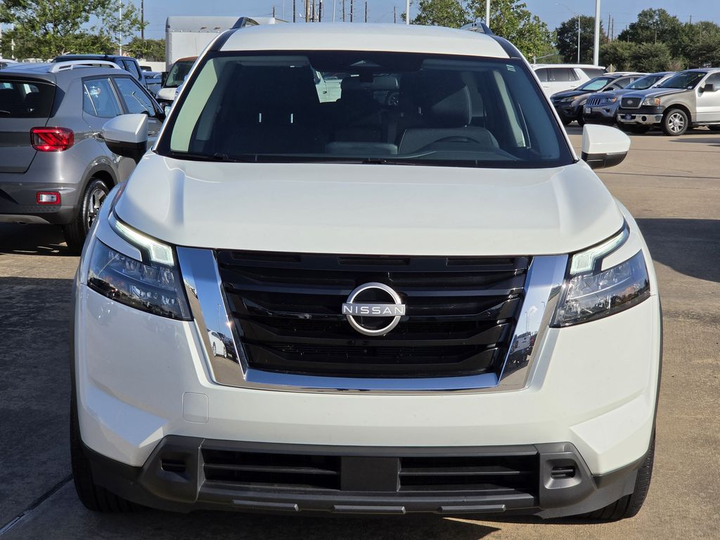Used 2025 Glacier White Nissan SV image 3