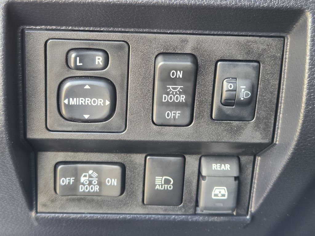 Used 2018 Magnetic Gray Metallic Toyota SR5 image 23