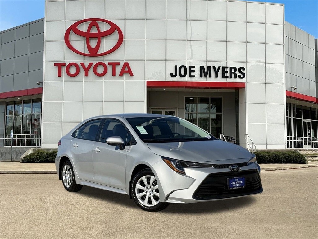 2026 Toyota Corolla LE photo 2