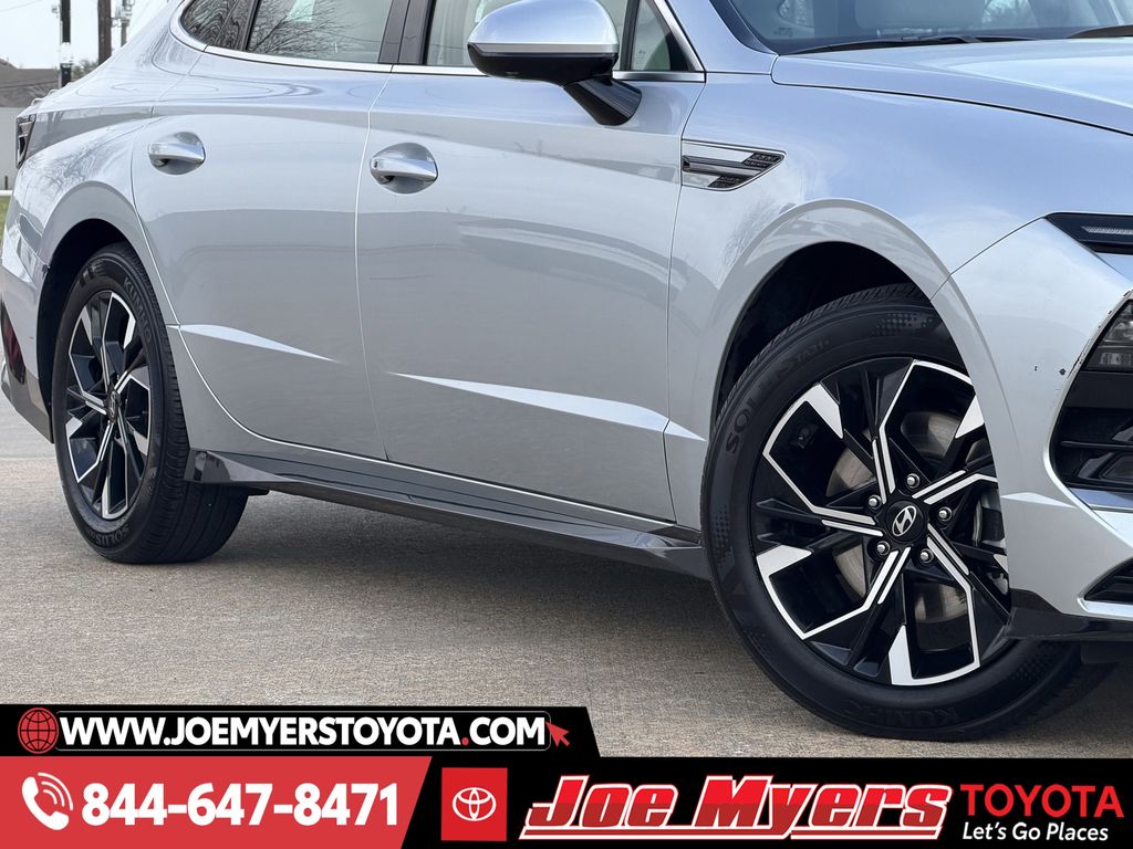 Used 2025 Aero Silver Hyundai SEL image 11