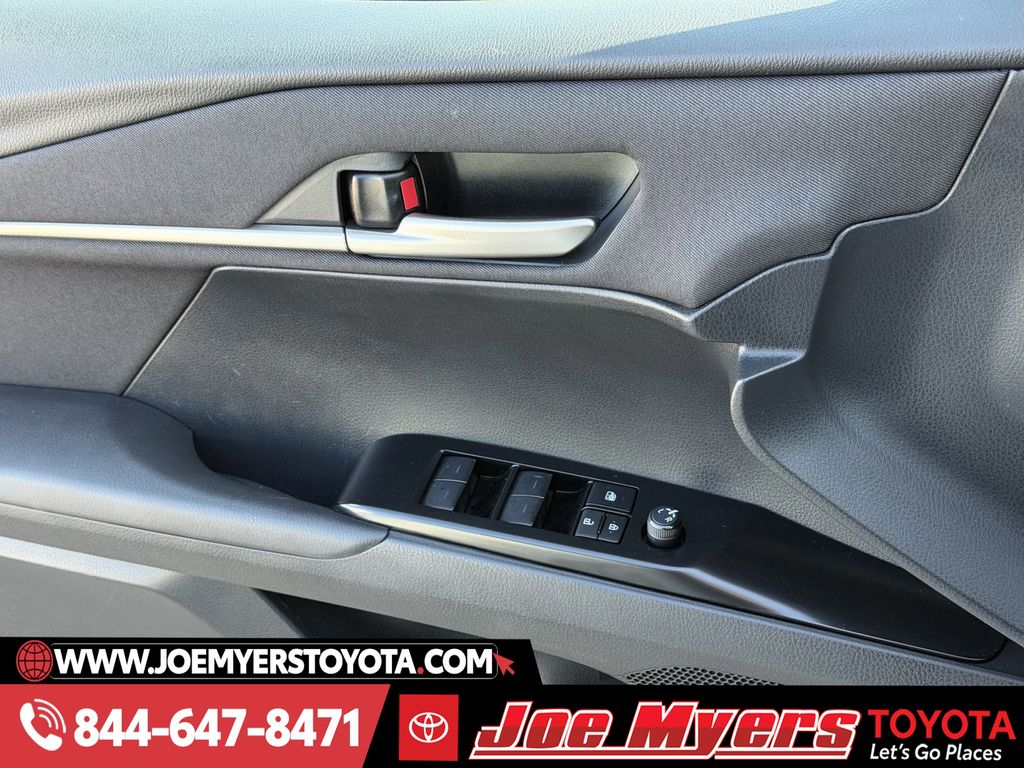 Used 2025 Ice Cap Toyota LE image 26