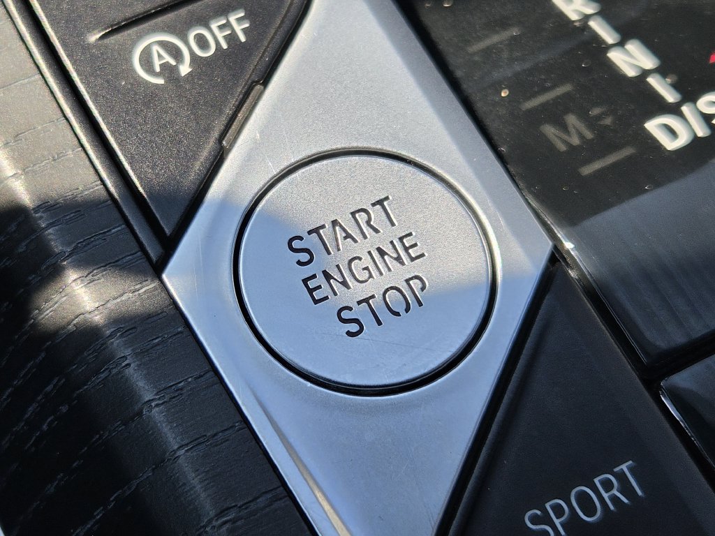 Used 2025 White Metallic BMW 330i image 21