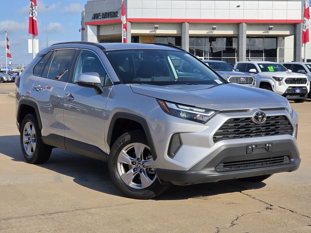 Used 2025 Silver Sky Metallic Toyota XLE image 2