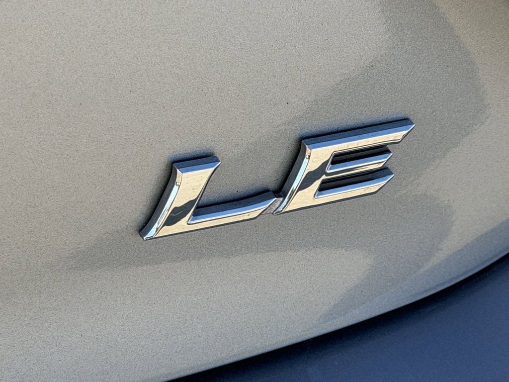 2025 Toyota Camry LE - Photo 11