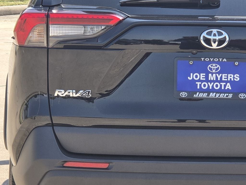 Used 2025 Midnight Black Metallic Toyota LE image 10