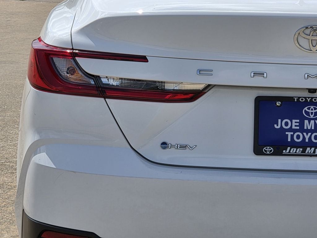 Used 2025 Ice Toyota LE image 10