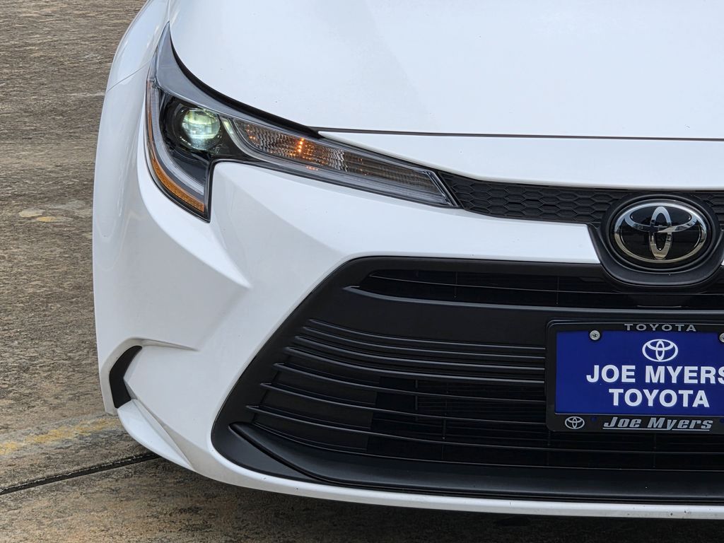 Used 2026 Ice Toyota LE image 5