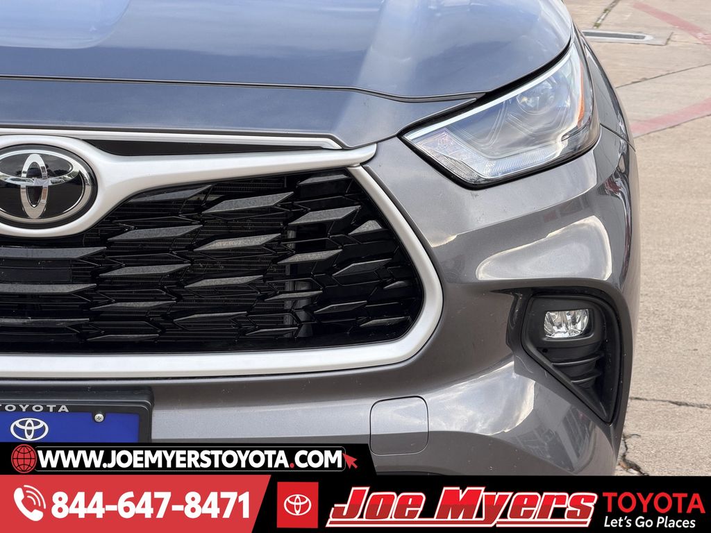 Used 2024 Magnetic Gray Metallic Toyota XLE image 4