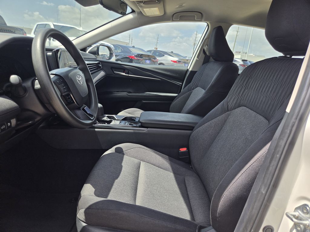 Used 2025 Ice Toyota LE image 27