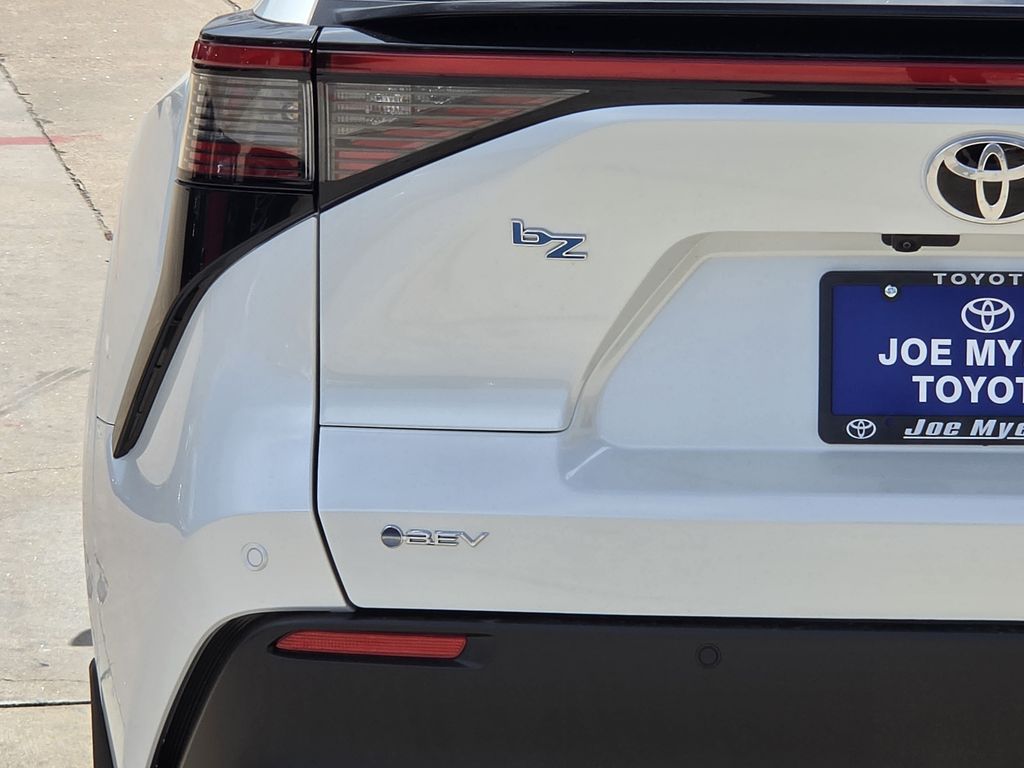 New 2026 Wind Chill Pearl Toyota XLE image 10