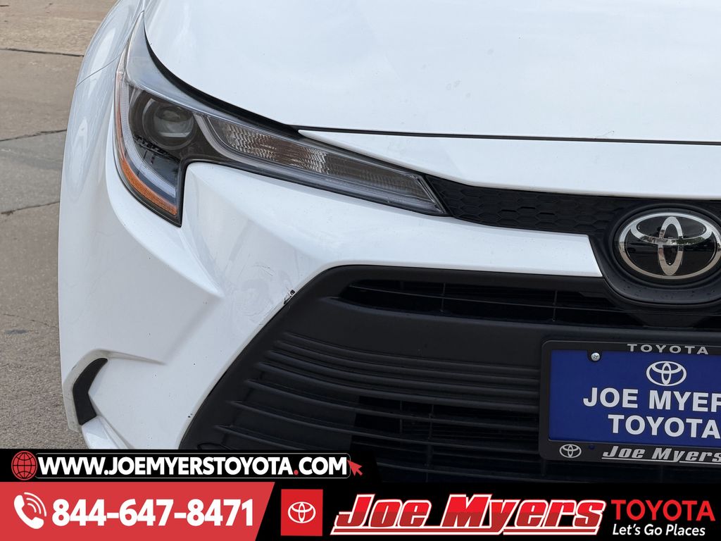 Used 2025 Ice Cap Toyota LE image 6