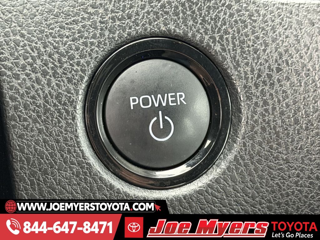 Used 2025 Ocean Gem Toyota SE image 22